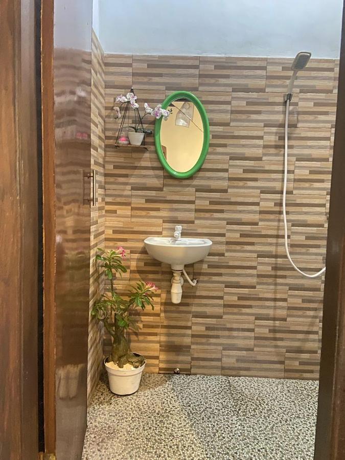 Kuwera Homestay Batununggul Ngoại thất bức ảnh
