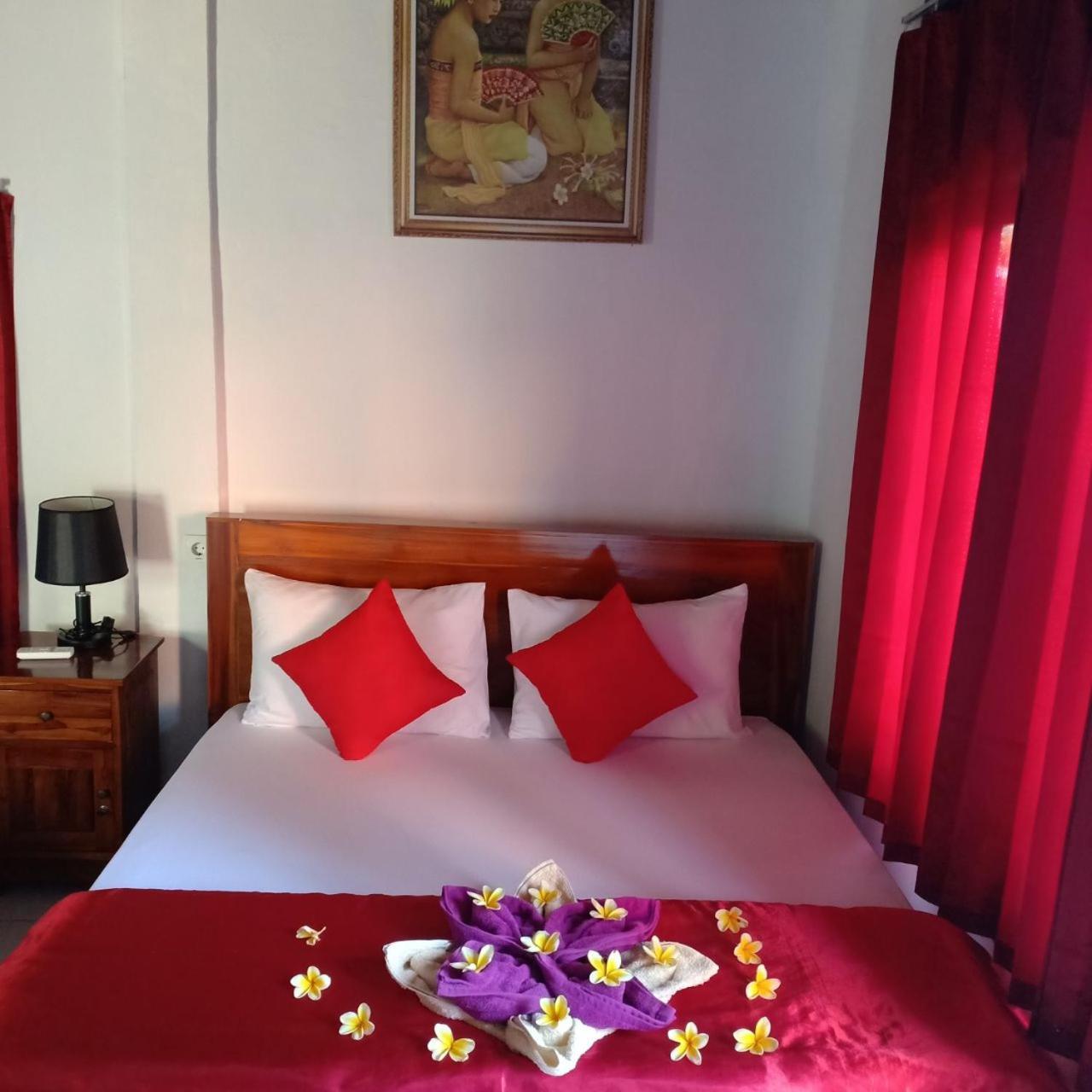 Kuwera Homestay Batununggul Ngoại thất bức ảnh